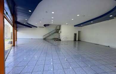 Imagem: Galpão de 479m² com 03 banheiros para