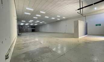 Imagem 6: Galpão/Depósito/Armazém para aluguel possui 1000 metros quadrados com 4 salas e 5 banheiro