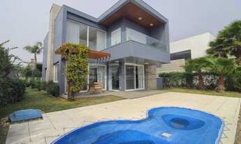 Imagem: Belíssimo sobrado beira lago, com perfeita