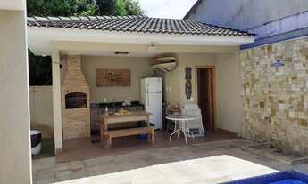 Imagem 2: Maravilhosa Casa com 3 suítes , finamente decorada . Piscina , churrasqueira. Oportunidade