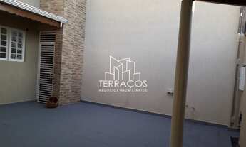 Imagem 3: CASA À VENDA ELOY CHAVES 3 QUARTOS/2 VAGAS DE GARAGEM/COZINHA E BANHEIRO COM ARMÁRIOS - JU