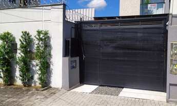 Imagem: Sobrado com alto padrão de acabamento e