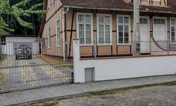 Imagem 2: Ótima casa no bairro do Salto, com seu estilo enxaimel disponível para fins comerciais