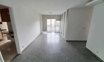 Imagem 3: Ótimo apartamento com vista indevassável e duas vagas de garagem, composto por sala, varan