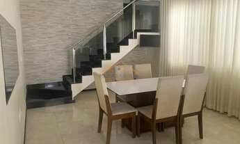 Imagem 3: Casa geminada sendo 04 Quartos e 01 Suíte e 03 Vagas de Garagem no bairro Europa