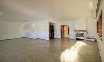 Imagem 7: CASA à venda com piscina e 4 quartos em Peruíbe, no bairro Centro