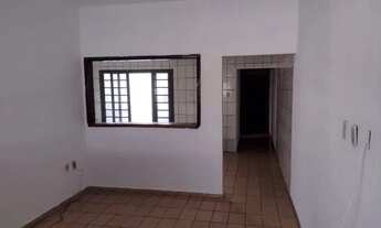 Imagem 3: Casa térrea, bem localizada, com 2 dormitórios e quintal - à venda por R$ 250.000 - Parque