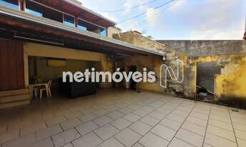 Imagem: Casa a venda com quatro quartos no Jardim