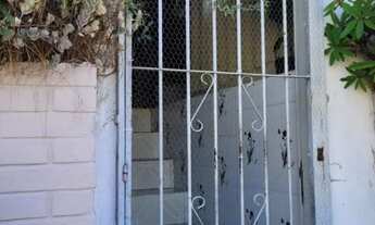 Imagem 6: Casa a venda no bairro Jardim Carvalho. Uma quadra da protasio