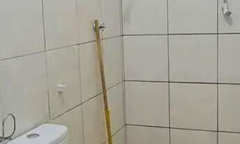 Imagem 6: Este imóvel encantador oferece um lote generoso de 300 metros quadrados!