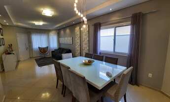 Imagem 5: Sobrado com 4 quartos / sala de tv / área gourmet e quintal