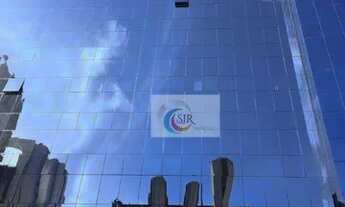 Imagem 3: Sala comercial de 240 m² com 8 vagas de garagem, 3 banheiros, 1 copa, piso elevado e ar co