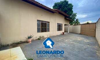 Imagem 2: Casa com 3 quartos sendo 1 Suíte - Quintal Amplo