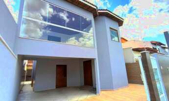 Imagem 2: Ótima localização - Esplendida -Dúplex 4/4, sendo um no térreo, próximo a Fraga Maia