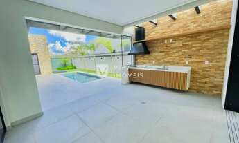 Imagem 4: Casa de condomínio para venda possui 228 metros quadrados com 3 quartos