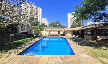 Imagem 2: Casa térrea com 1.454m² de terreno, muito verde em rua fechada