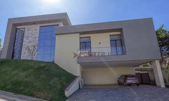 Imagem 4: Sobrado com ótimo acabamento, de esquina, sendo 5 suítes, 302m² no Condomínio do Lago em G