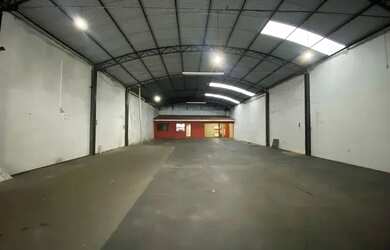 Imagem 5: Aluga-se Galpão / depósito com 3 vagas na garagem