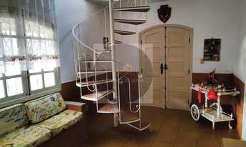 Imagem 3: Casa colonial com 5 quartos sendo 2 suítes