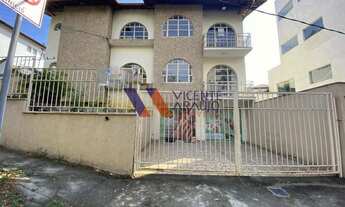 Imagem: Estar em um ambientes espaçoso e localização