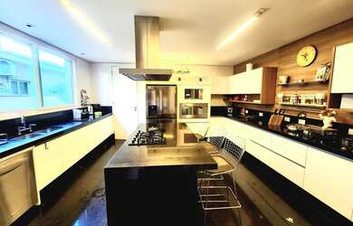 Imagem 7: Casa Alto Padrão para Venda em Santana de Parnaíba, Alphaville, 4 dormitórios, 4 suítes, 6