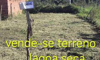 Imagem: Terreno na lagoa seca
