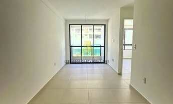 Imagem 6: Ponta Verde, more a 50 metros de beira-mar, 2/4 e varanda