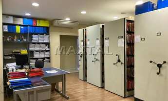 Imagem 2: Conjunto comercial totalmente mobiliado, com escritórios completos, ar, 3 vagas e computad