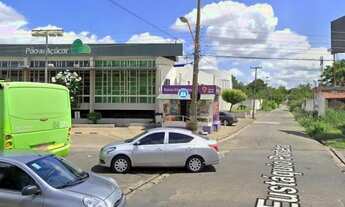 Imagem 2: Terreno grande em área comercial (3000 m²