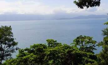 Imagem: Área com Casa na Costeira, Próximo a Praia