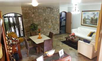 Imagem 4: Casa para aluguel e venda tem 320 metros quadrados com 5 quartos