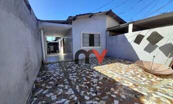 Imagem 4: Casa de frente com Quintal, 2 vagas de garagem, sala, 1 quarto ,cozinha , banheiro.banheir