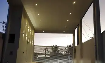 Imagem 2: ATENÇÃO! Linda casa ALTO PADRÃO! 4 Quartos! Cond.Fechado! Lazer! Piscina! 2Suítes! Confir