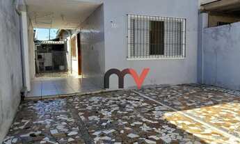 Imagem 3: Casa de frente com Quintal, 2 vagas de garagem, sala, 1 quarto ,cozinha , banheiro.banheir