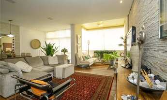 Imagem 7: Localizado a apenas 100 metros da Estação do Metrô Consolação, este espaçoso apartamento o