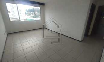 Imagem 5: Viva com luz natural e localização imbatível na Agronômica a 1 quadra da Beira-Mar