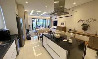 Imagem 2: Casa térrea mobiliada para aluguel e venda em Alphaville com 230m² com 3 suítes