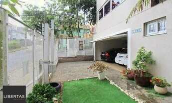 Imagem 4: Casa em Porto Alegre, no bairro Tristeza, com 3 dormitório(s), e 3 banheiros, à