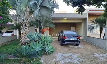 Imagem: Casa de condomínio em Rua Deoclydes Muller