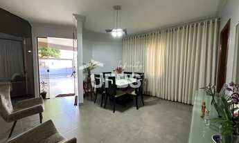 Imagem 6: CASA GRANDE, 3 QUARTOS, UM SUÍTE, DOIS BANHEIROS SOCIAIS, SEIS GARAGENS COBERTAS, DUAS VAG