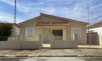 Imagem: Casa de três quartos à venda no centro