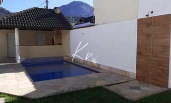 Imagem 3: Casa triplex medindo 250m2 com 4 suítes no condomínio Morada