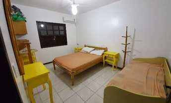 Imagem 3: Sobrado amarelo Casa com 4 dormitórios