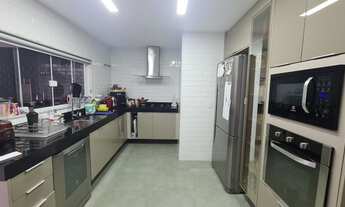 Imagem 7: OPORTUNIDADE ÚNICA! Luxuosa casa super nova, 5 suítes, piscina com área gromet, lindíssima