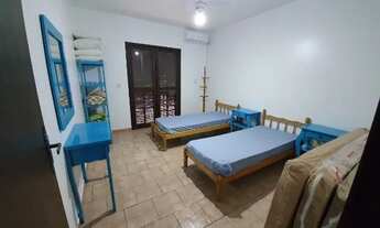 Imagem 6: Sobrado amarelo Casa com 4 dormitórios