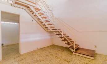 Imagem 2: Bonita e Ampla Casa de 2 Pavimentos com Piscina no Cj Tapajós 800m² 4 Quartos 2 Vg