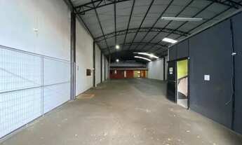 Imagem 4: Aluga-se Galpão / depósito com 3 vagas na garagem