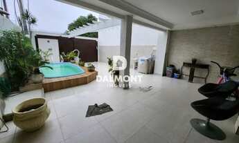 Imagem: Belíssima casa triplex com 4 quartos, bairro