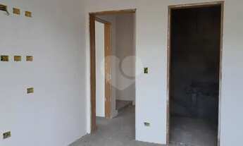 Imagem 7: Sobrado em condomínio em fase de construção, rua com cancela e guarita, subida Serra da Ca