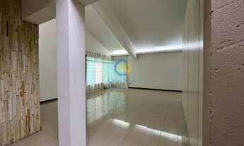 Imagem 4: Casa á venda, localizada no Condomínio Residencial Aline, com 1.020 m²